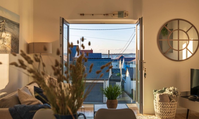Rhosneigr Apartment | Family-Friendly Sea Breeze: 3-Bedroom Apartment in Rhosneigr
