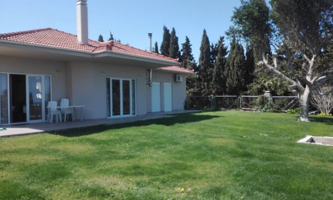 Xiro Chorio Villa | Sea Breeze Villa: Oceanfront Retreat Near Rethymno Beach