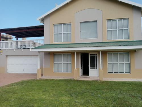 Still Bay House | Discover Sea Breeze: Pet-Friendly Haven with Top Ratings