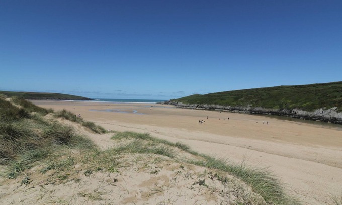 Crantock House | Seaside Bliss: Guest Rated 10/10 with Oceanfront Views