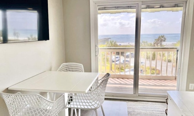 Isle of Palms Apartment | Oceanfront Retreat: Sea Cabin 318B - Isle of Palms