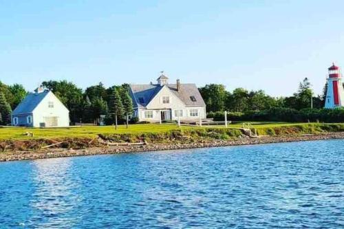 Edwardsville House | Oceanfront Bliss at Sea Cliff Cottage - Rated 10/10!