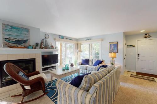 Bethany Beach Apartment | Oceanfront Retreat at Sea Colony Pinewood II with Pool
