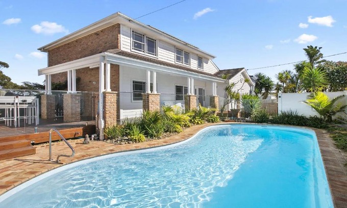 Copacabana House | Relax at Sea Crest: Family-Friendly Hotel with Pool Access