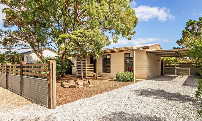Port Willunga House | Cozy Sea Devine: Pet-Friendly Retreat Near Port Willunga Beach