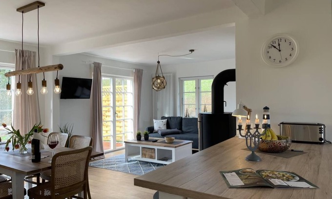 Hillgroven Apartment | Exceptional Stay at Sea Dike 1: Pet & Child Friendly