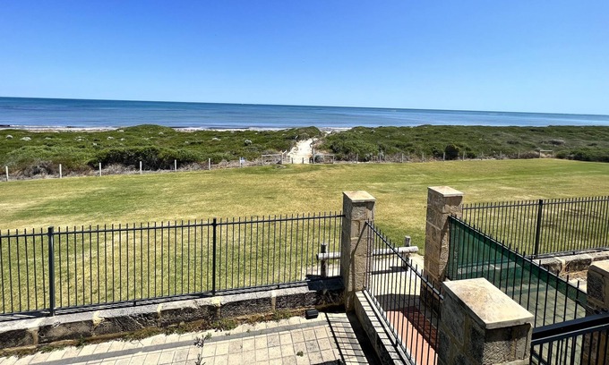 Ledge Point Villa | Sea-duction absolute beach front