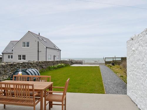 Port William House | Relax at Sea-esta: Family-Friendly 4-Star Retreat Awaits