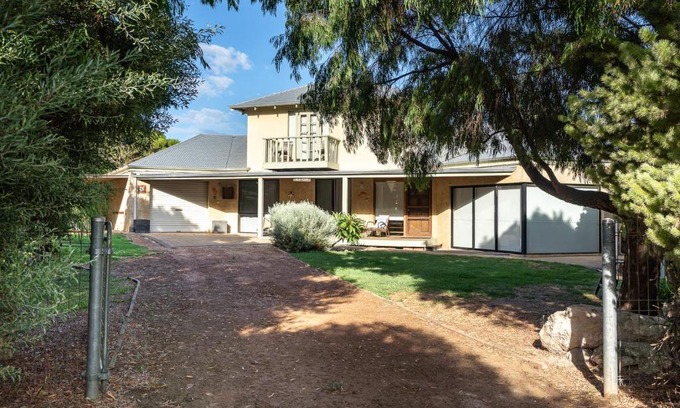 Prevelly House | Discover Sea Esta Prevelly: Family-Friendly Retreat Awaits