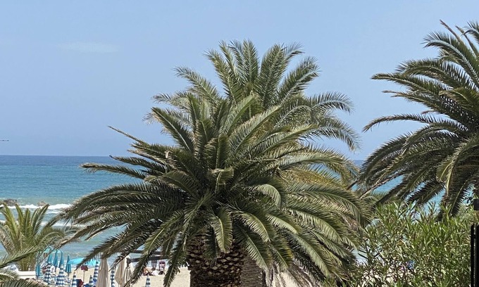Porto d'Ascoli Apartment | Ocean View Sea Front Apartment with Pet-Friendly Amenities