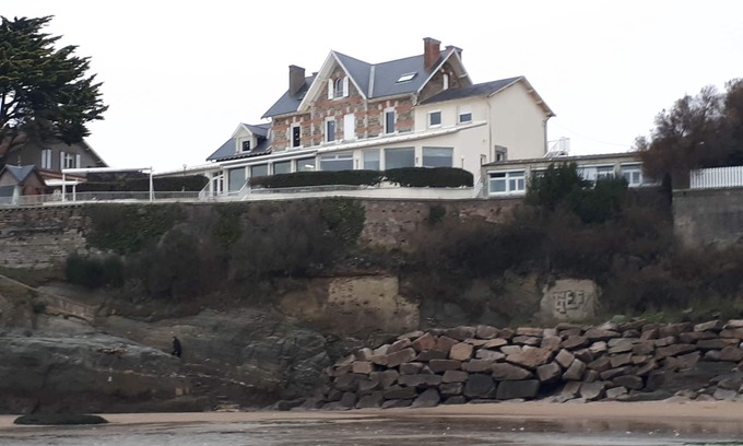 La Bernerie-en-Retz Apartment | Beachfront Apartment with Direct Access for Two Guests