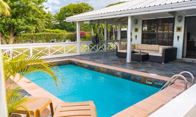 Fitches Creek House | Oceanfront Sea Foam Villa with Pool & Pet-Friendly Perks