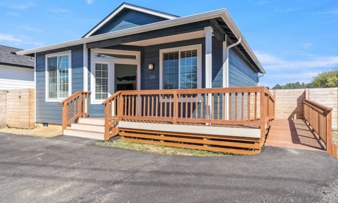 Ocean Shores House | Relaxing Sea Forever Getaway with Spa & Breakfast Included