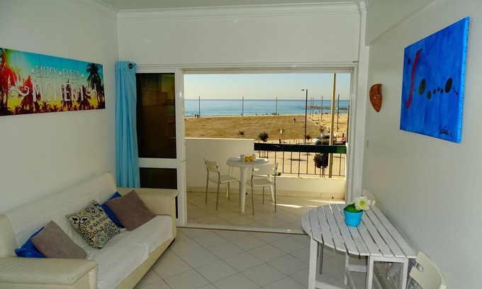 Costa de Caparica Apartment | Oceanfront Apartment in Vasco da Gama with Spa & Views