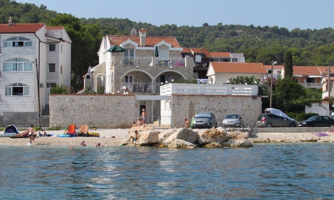 Slatine Apartment | Beachfront Stone House with Ocean Views and Family Amenities
