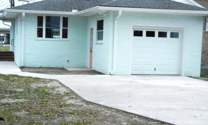 Willoughby Spit House | Unforgettable Oceanfront Retreat at Sea Glass Cottage