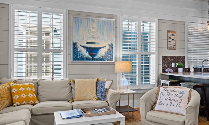 Morehead City Condo | Pet-Friendly Sea Glass: Steps from Front Street & Ocean Views