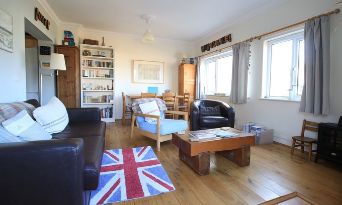 Hunstanton Apartment | Beachfront Sea-Glimpse Apartment with Private Beach Hut