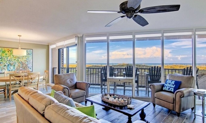 Port Aransas Condo | Beachfront Sea Gull #102: 2BR with Incredible Ocean Views