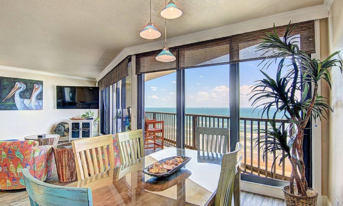 Port Aransas Condo | Beachfront Getaway: 2BR with Ocean Views & Pool Access