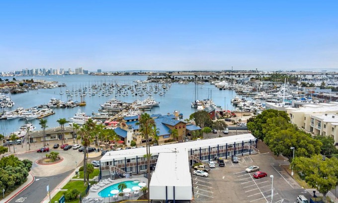 Point Loma Hotel | Relaxing Stay at Sea Harbor Hotel - Family Friendly Amenities
