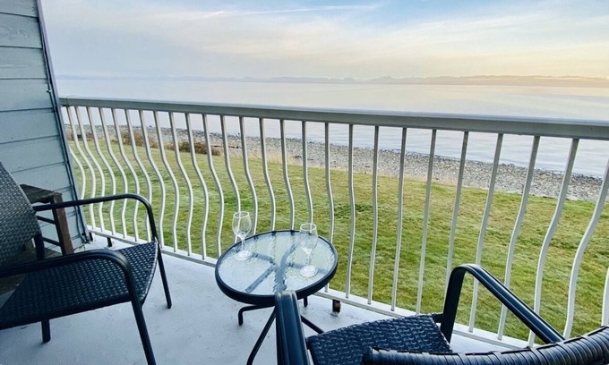 Courtenay Condo | Oceanfront Getaway at Sea Haven on Bates Beach