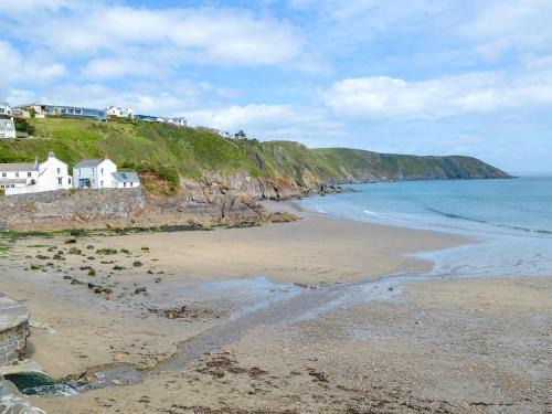 Gorran Haven House | Discover Sea Haven - Family and Pet-Friendly Getaway