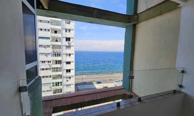 Centro Havana Apartment | Oceanfront Retreat at Sea Home 8 with Spa & Breakfast