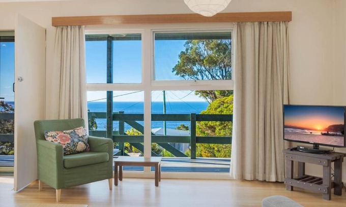 Pambula Beach House | Lovely Sea Home with a View at Pambula Beach - Pet Friendly
