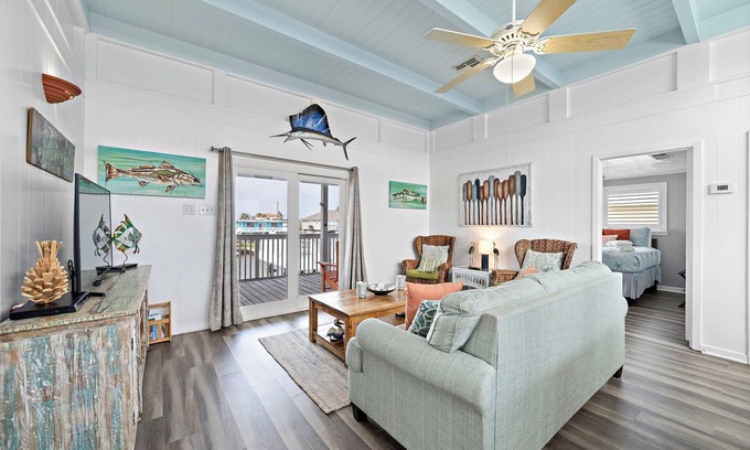 Galveston House | Inviting Sea Isle Subdivision: Enjoy Beachfront Fun & Fishing