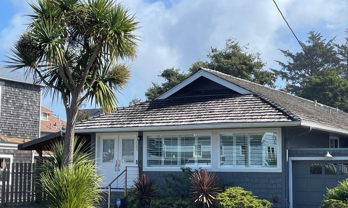 Seaside House | Prime Location at Sea La Vie: Steps to Beach & Downtown!