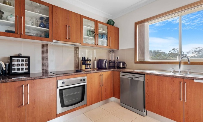 Manyana House | Panoramic Ocean Views at "Sea La Vie" on The Pannicle