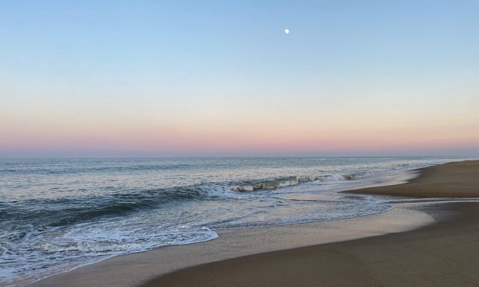 Northeast Virginia Beach House | Unforgettable Sea La Vie: Steps to Beach with EV Charger