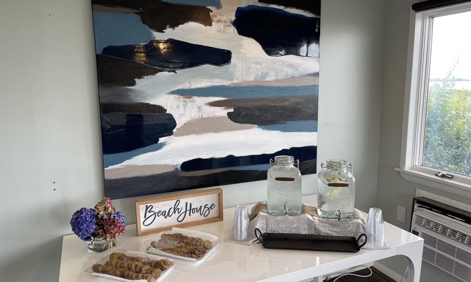York Beach Hotel | Relax at Sea Latch Inn with Pool and Breakfast Amenities
