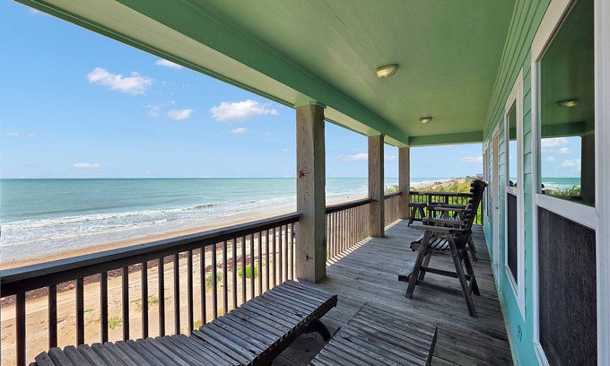 Gilchrist House | Sea Mist -2 bedrooms, 2 bathrooms, front row, sleeps 6.