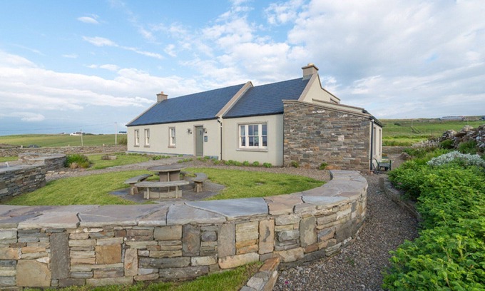 Doolin Cottage | Sea Mist, Idyllic Setting overlooking the Atlantic Ocean