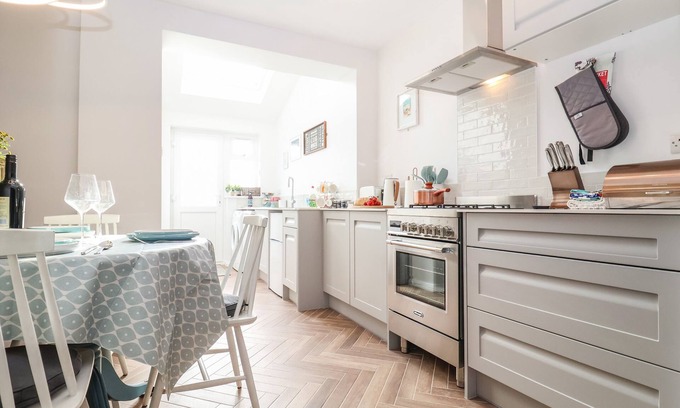 Southwold Cottage | Pet-Friendly Sea Mouse Cottage with Ocean Views in Southwold