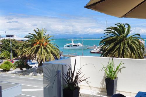 Stepneyville Apartment | Beachside Sea Path Apartment - 4-Star Family Getaway
