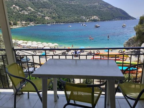 Mikros Gialos Apartment | Oceanfront Bliss at Sea Pebble Studios - Rated 9.2/10