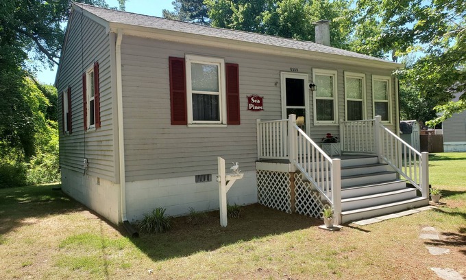 Deep Hole House | Charming Sea Pines 2BR Island Home with Family-Friendly Amenities
