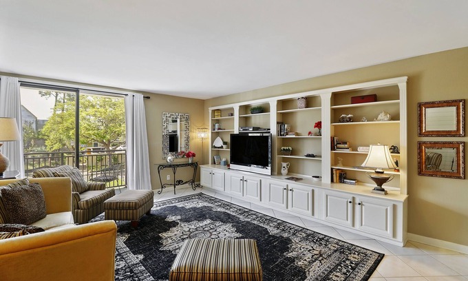 Harbour Town Villa | Sea Pines Lighthouse Villa: Oceanfront Bliss with Pool & Spa