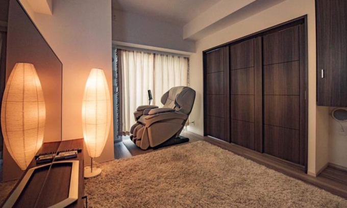 Higashinippori Apartment | Pet-Friendly Retreat at Sea-Pro with Hot Tub Access