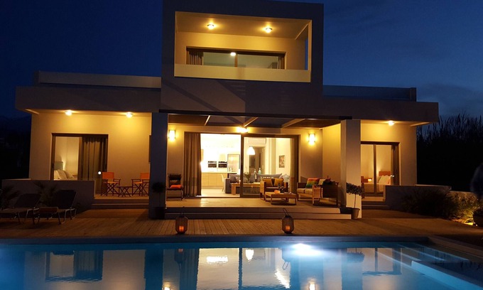 Daratsos Villa | Sea Queen Villa: Oceanfront Bliss Near Chania City Center