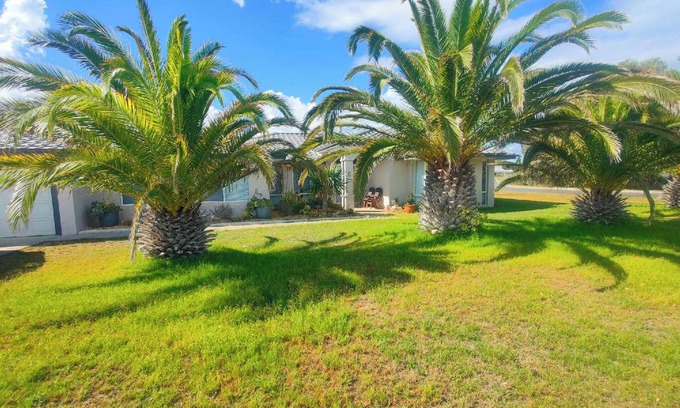 Lancelin House | Sea-renity Now: Family-Friendly Retreat Near the Beach