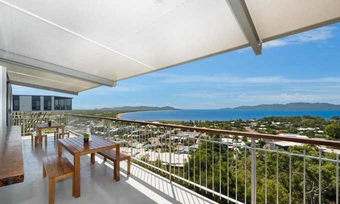Castle Hill Apartment | Guest Rated 9/10: SEA-Renity on Castle Hill Awaits