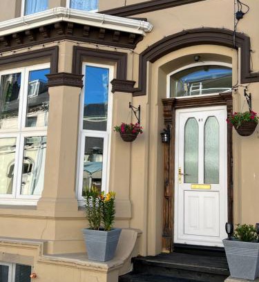 Douglas Apartment | Ocean View Retreat - Family-Friendly Self Catering Escape