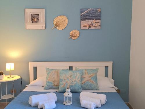 Aspra Bed & Breakfast | Cozy Sea Room Aspra B&B with Child-Friendly Amenities