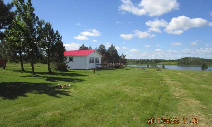 Bayfield Ski Chalet | Pet-Friendly Sea'scape Cottages with Private Beach Access