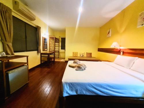 Wok Tum Resort | Oceanfront Bliss at Sea Scene Resort - Guest Rated 8.9/10