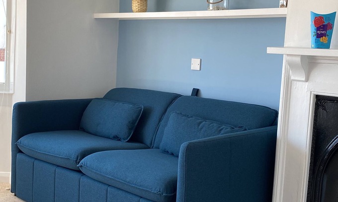 Lyme Regis Apartment | Seaside Apartment with Scenic Views and Parking Available
